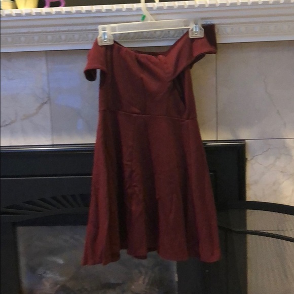 Soprano Burgundy Off the Shoulder Dress - Picture 2 of 3